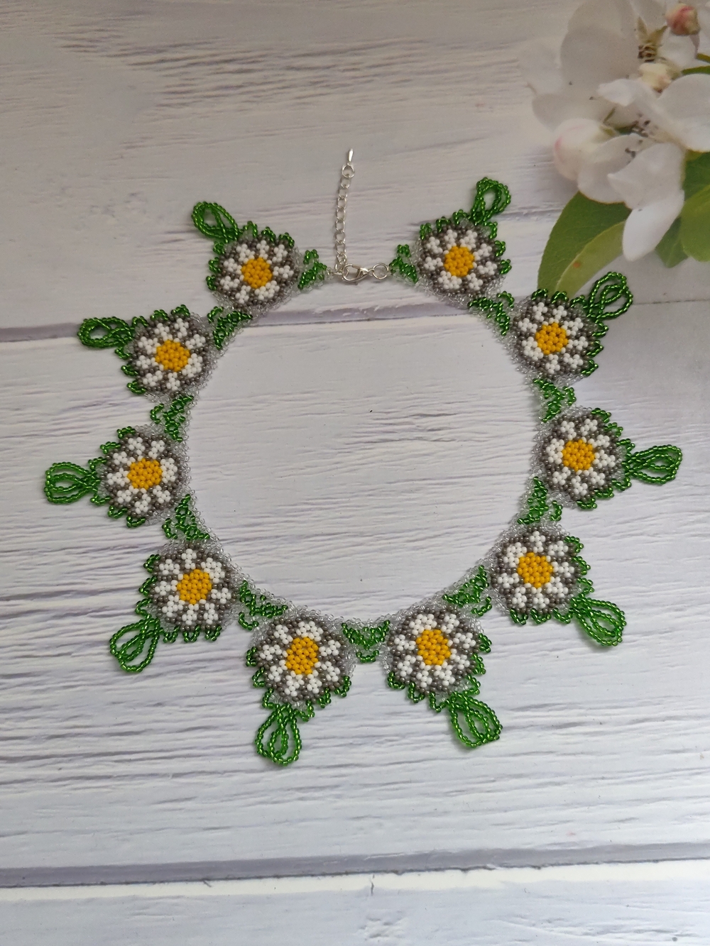 Handcrafted Green Daisy Bead Necklace - Floral Necklace